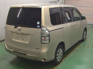 TOYOTA NOAH 2013