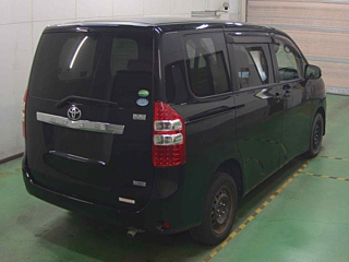 TOYOTA NOAH 2012