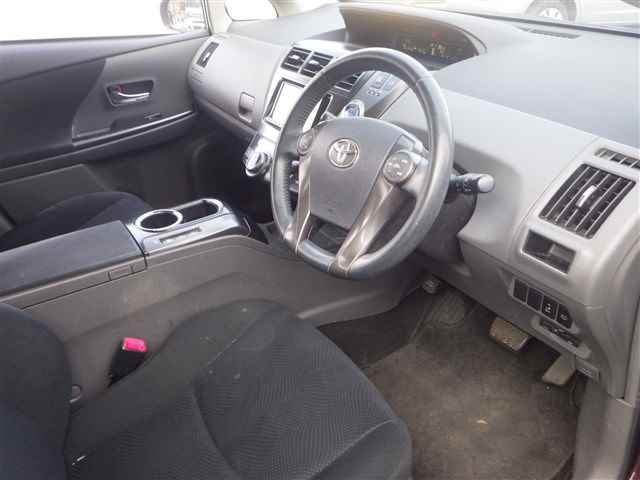 TOYOTA PRIUS ALPHA 2014