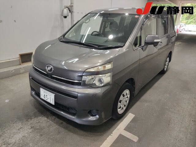 TOYOTA VOXY 2012