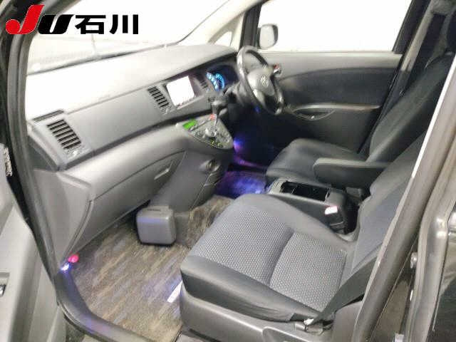 TOYOTA ISIS 2010