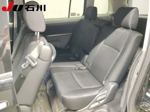 TOYOTA ISIS 2010