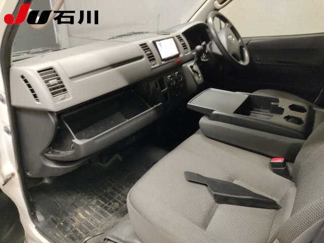 TOYOTA HIACE VAN 2013