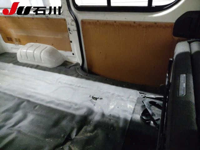 TOYOTA HIACE VAN 2013