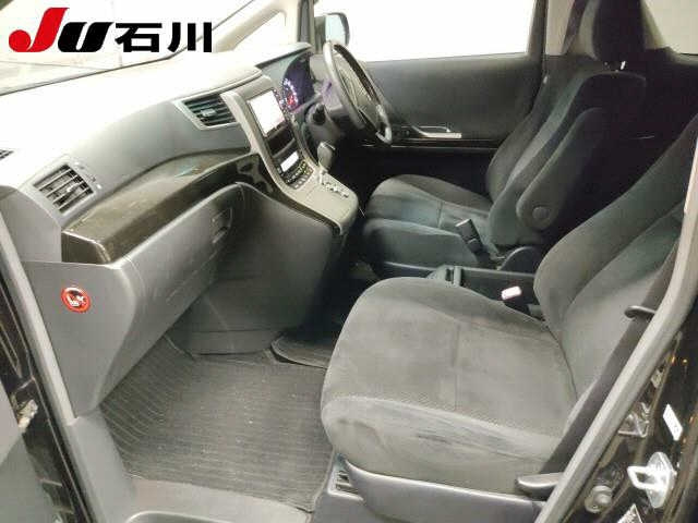 TOYOTA VELLFIRE 2011