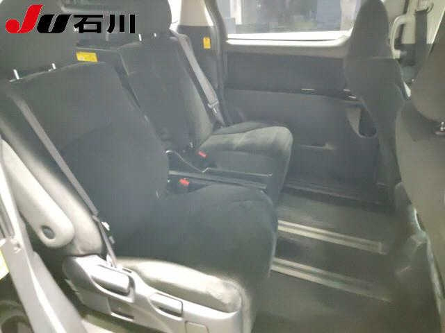 TOYOTA VELLFIRE 2011