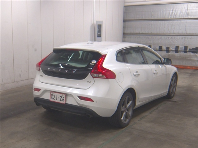 VOLVO V40 2014