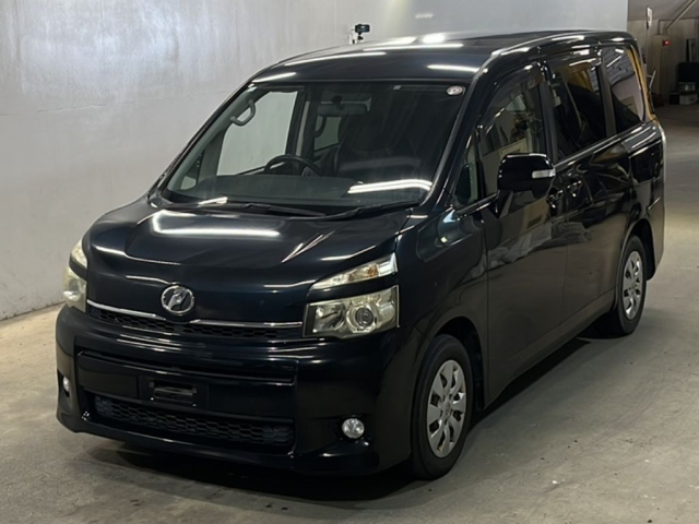 TOYOTA VOXY 2010
