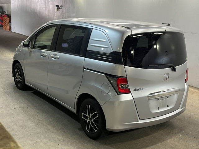 HONDA FREED 2015