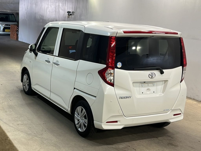 TOYOTA ROOMY 2022