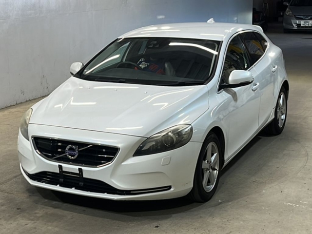 VOLVO V40 2014