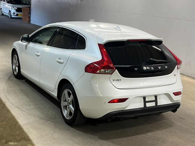 VOLVO V40 2014