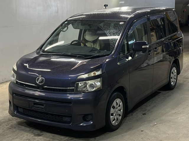 TOYOTA VOXY 2010
