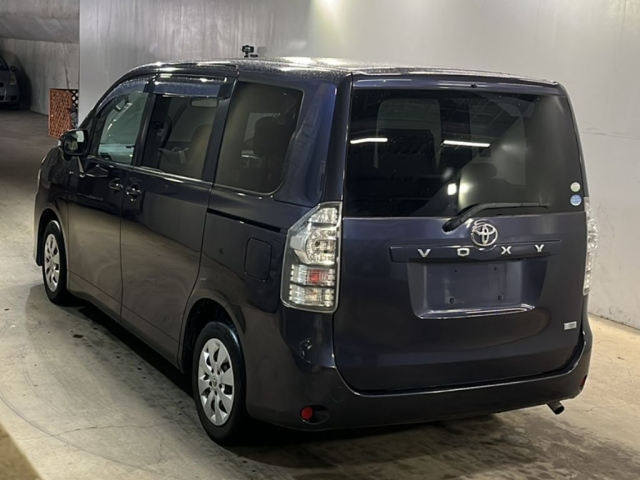 TOYOTA VOXY 2010