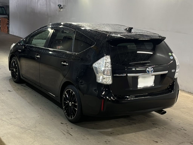 TOYOTA PRIUS ALPHA 2014