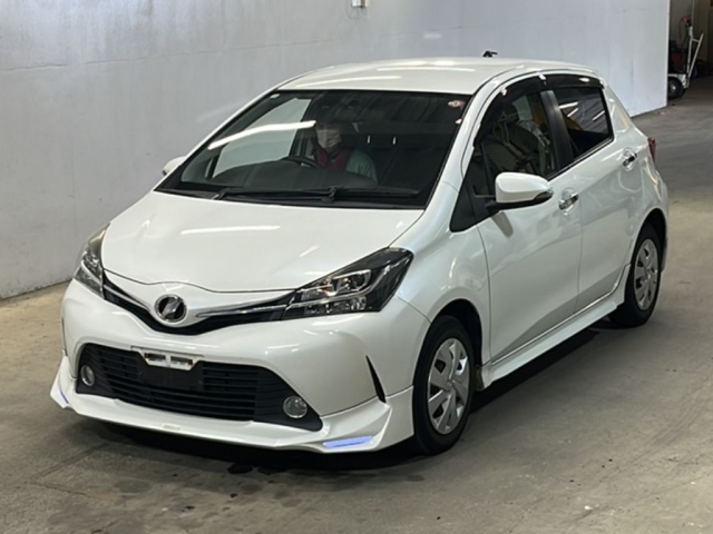 TOYOTA VITZ 2016