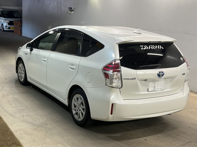 TOYOTA PRIUS ALPHA 2015