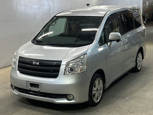 TOYOTA NOAH 2008
