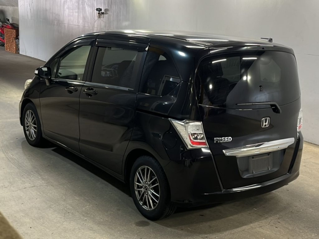 HONDA FREED 2013