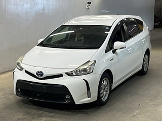 TOYOTA PRIUS ALPHA 2015