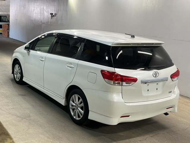 TOYOTA WISH 2010