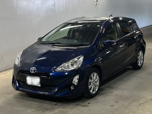 TOYOTA AQUA 2017