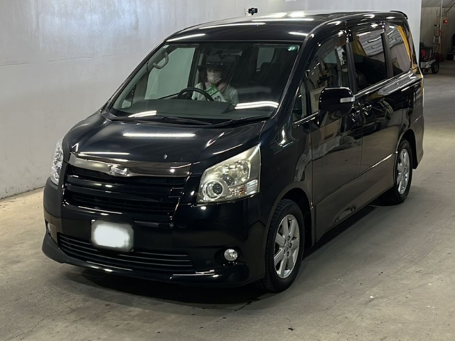 TOYOTA NOAH 2009