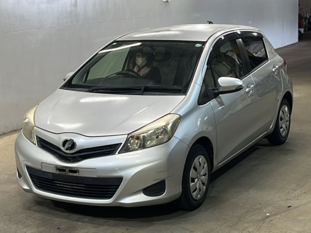 TOYOTA VITZ 2012