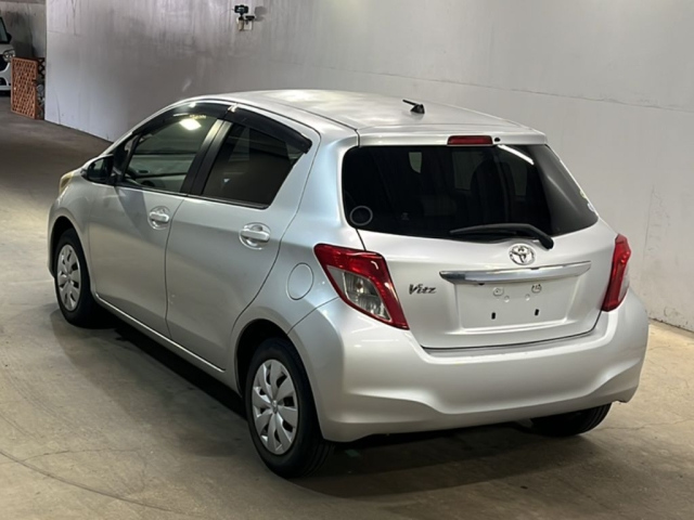 TOYOTA VITZ 2012