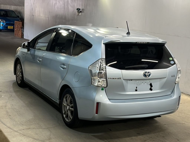 TOYOTA PRIUS ALPHA 2012