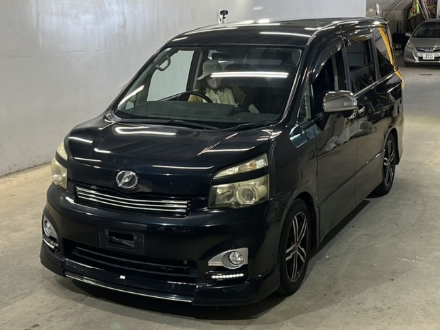 TOYOTA VOXY 2011