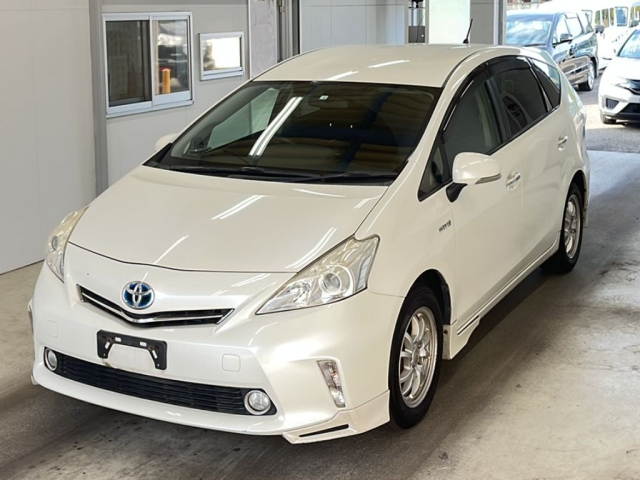 TOYOTA PRIUS ALPHA 2014