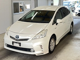 TOYOTA PRIUS ALPHA 2014