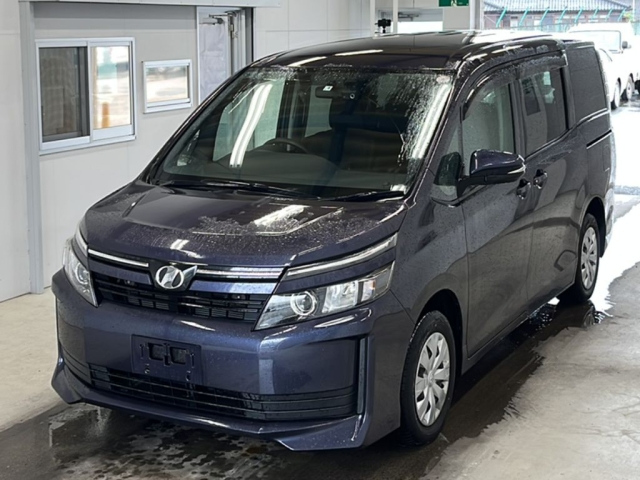 TOYOTA VOXY 2017