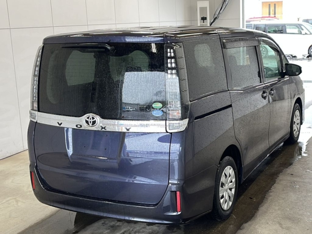 TOYOTA VOXY 2017