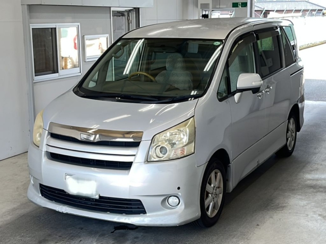 TOYOTA NOAH 2009