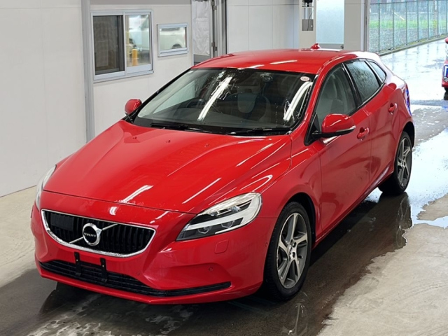 VOLVO V40 2016