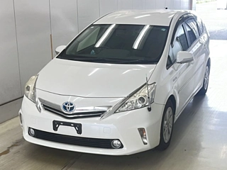 TOYOTA PRIUS ALPHA 2013