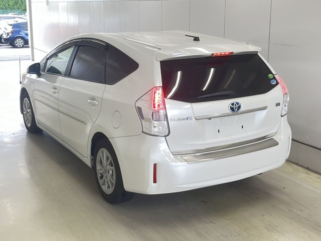 TOYOTA PRIUS ALPHA 2013