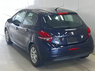 Заказать PEUGEOT 208