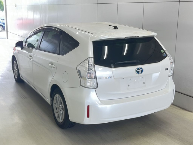 TOYOTA PRIUS ALPHA 2012