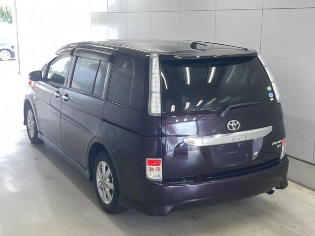 TOYOTA ISIS 2012