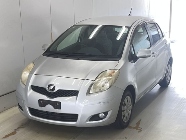TOYOTA VITZ 2010