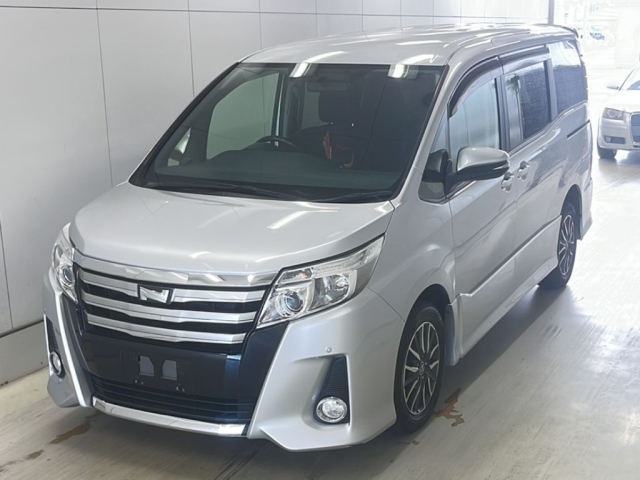 TOYOTA NOAH 2014