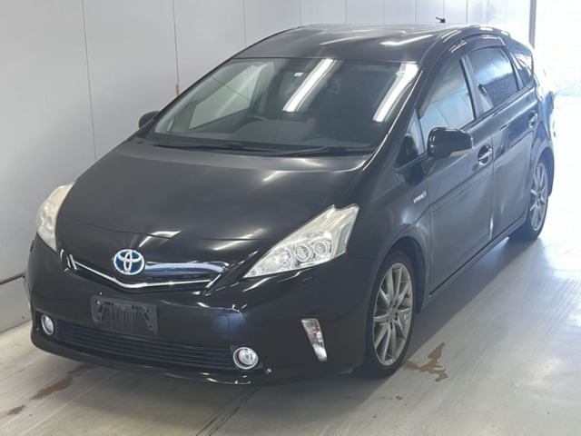 TOYOTA PRIUS ALPHA 2013