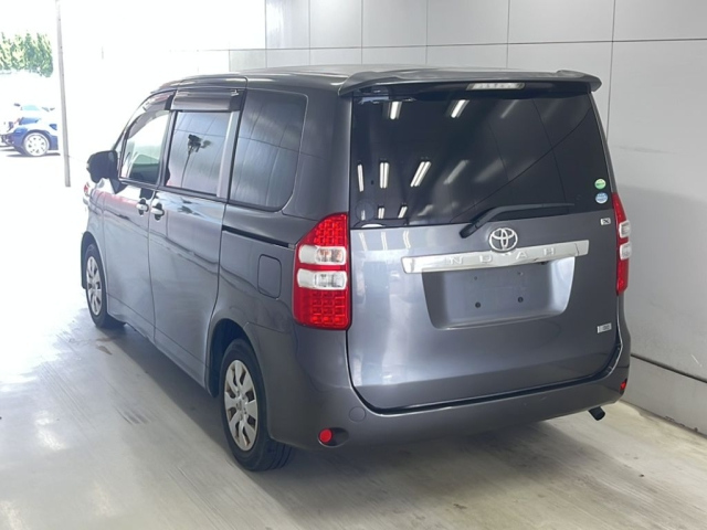 TOYOTA NOAH 2012