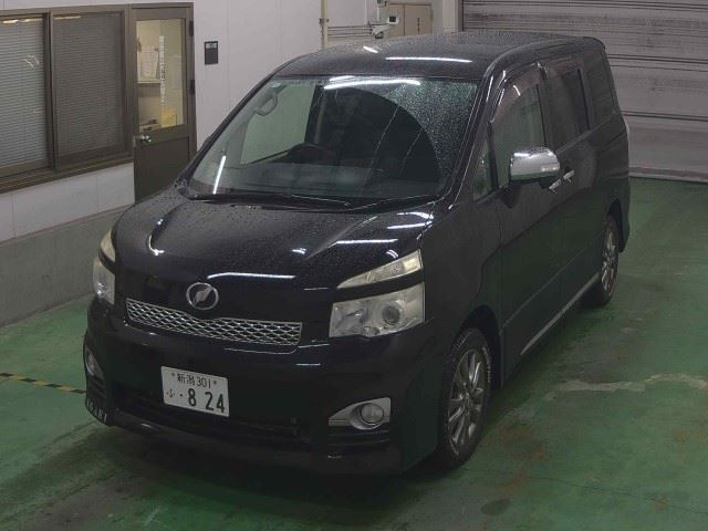 TOYOTA VOXY 2012