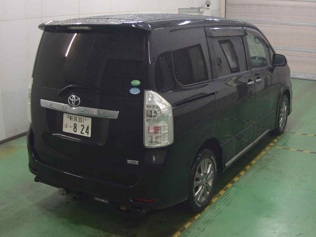 TOYOTA VOXY 2012