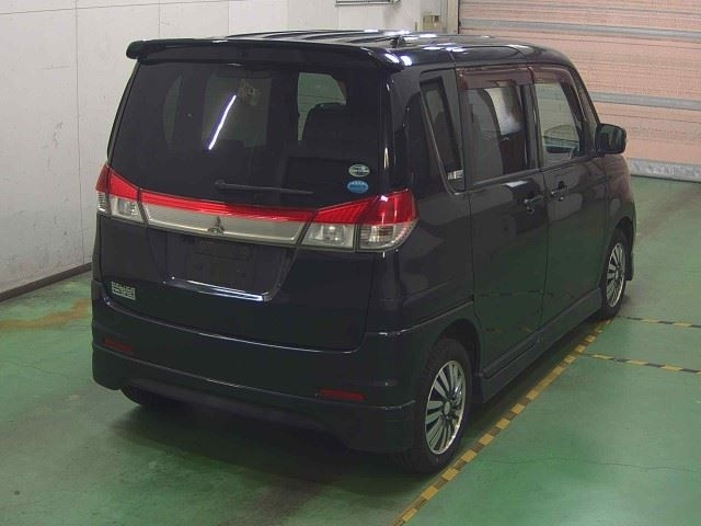 MITSUBISHI DELICA D2 2011