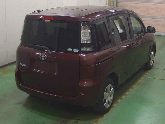TOYOTA SIENTA 2011